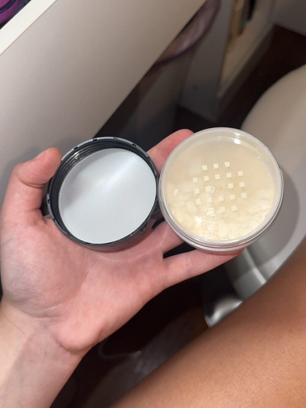 Laura Mercier Loose Setting Powder - Translucent - Picture 10 of 10